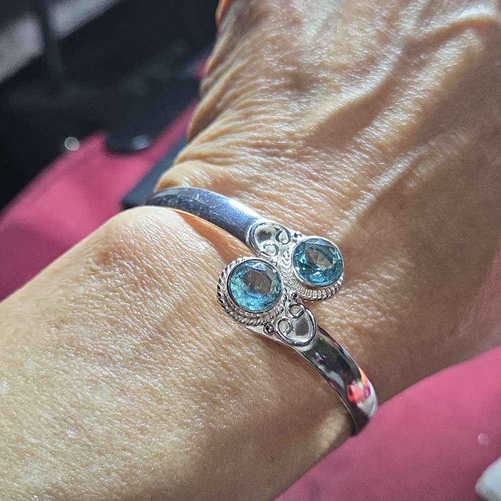 Gorgeous Bali Sterling Silver & Blue Topaz Open Cuff Bracelet - Picture 8 of 8